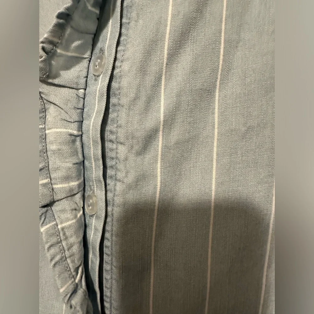 NWT Cupio chambray sleeveless button up blouse size S - Picture 2 of 10